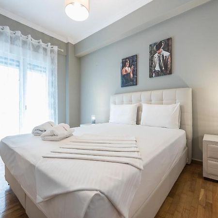 Modern City Apartment By Cloudkeys Athena Bagian luar foto