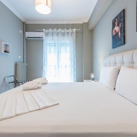 Modern City Apartment By Cloudkeys Athena Bagian luar foto