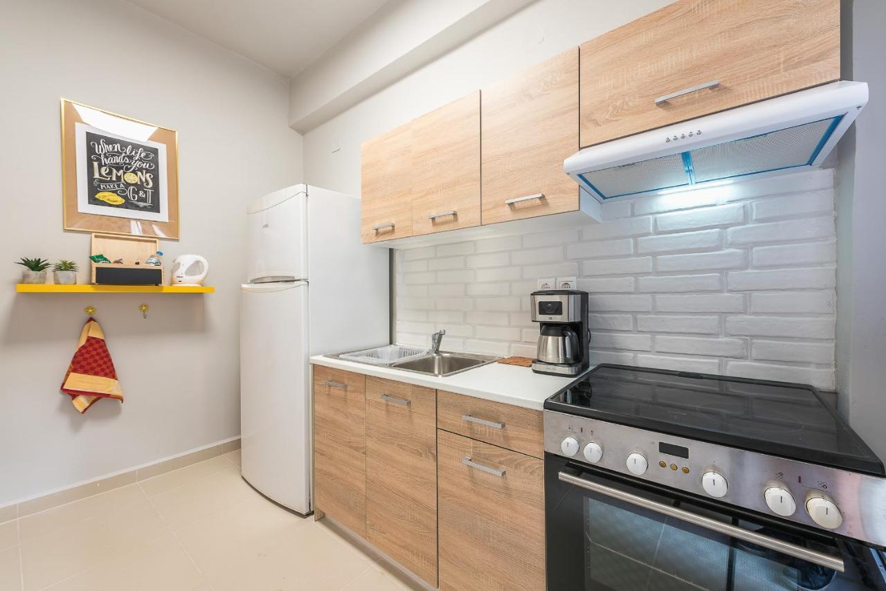 Modern City Apartment By Cloudkeys Athena Bagian luar foto