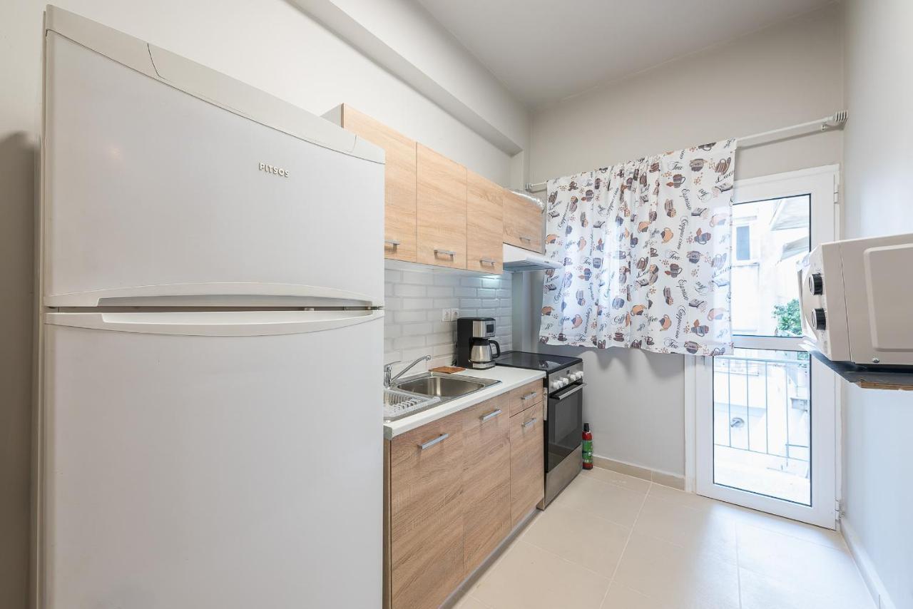 Modern City Apartment By Cloudkeys Athena Bagian luar foto