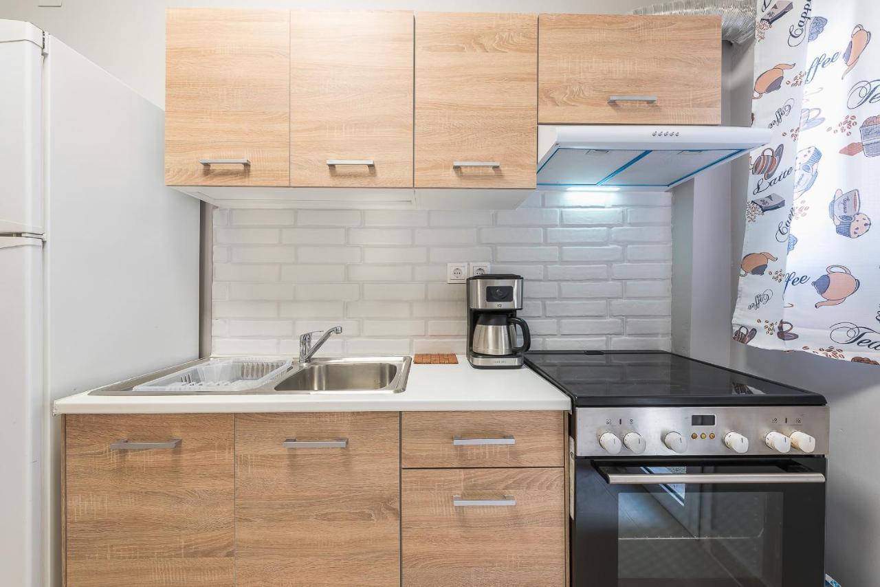 Modern City Apartment By Cloudkeys Athena Bagian luar foto