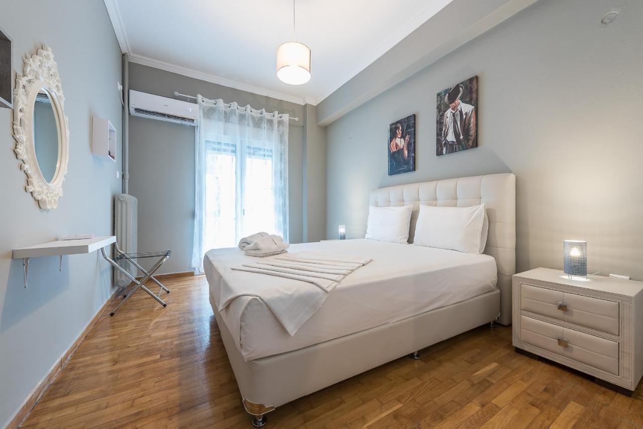 Modern City Apartment By Cloudkeys Athena Bagian luar foto