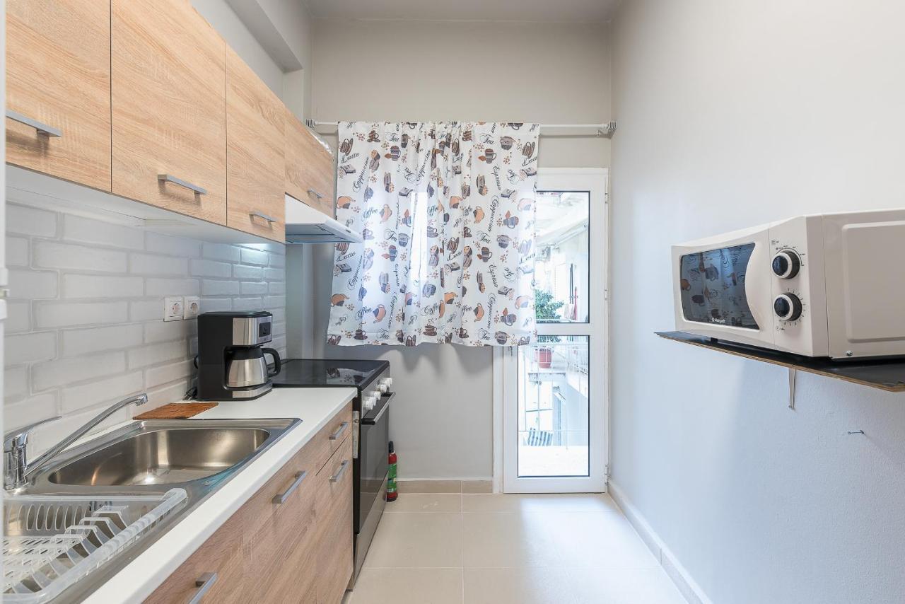 Modern City Apartment By Cloudkeys Athena Bagian luar foto