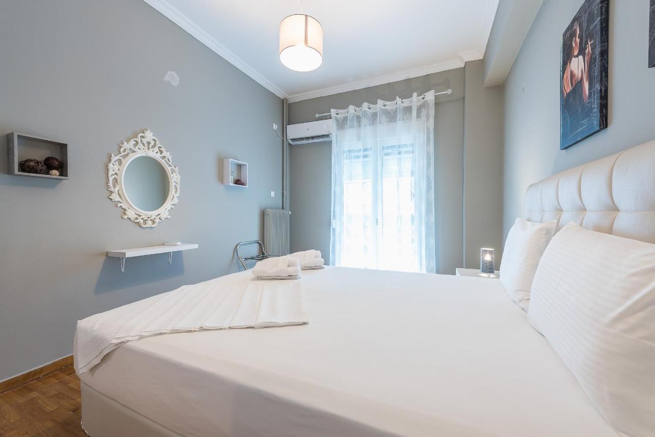 Modern City Apartment By Cloudkeys Athena Bagian luar foto