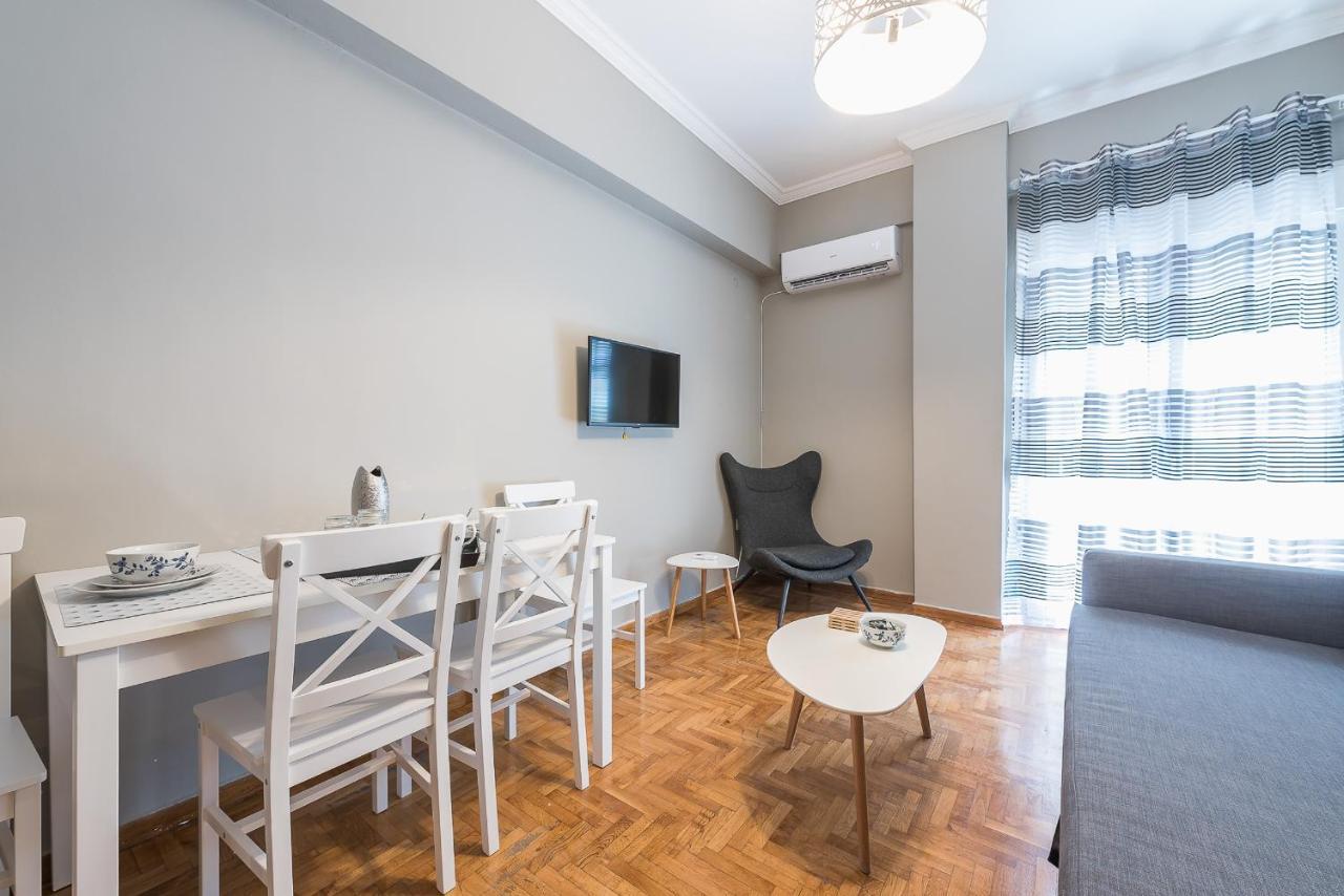 Modern City Apartment By Cloudkeys Athena Bagian luar foto