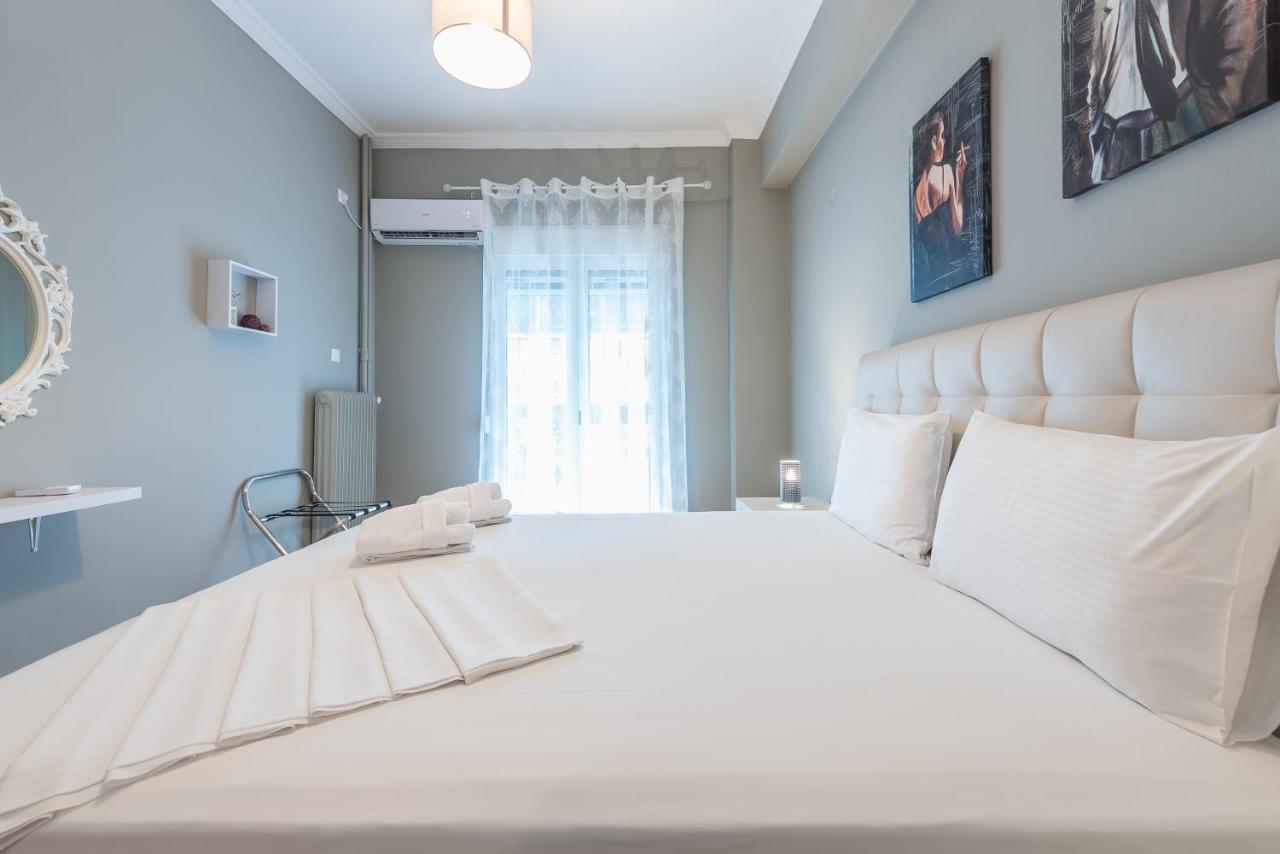 Modern City Apartment By Cloudkeys Athena Bagian luar foto